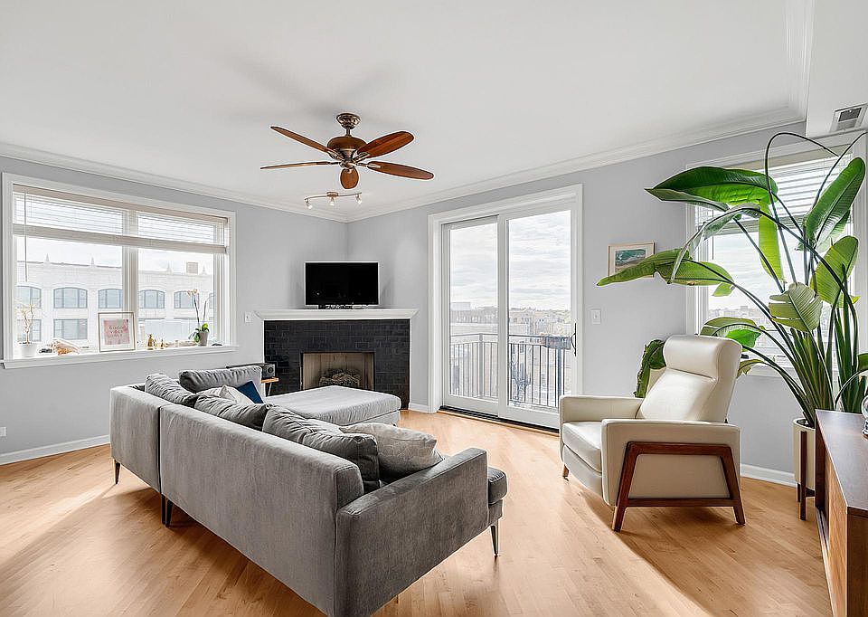 1st image of 815 N Marshfield Ave #601