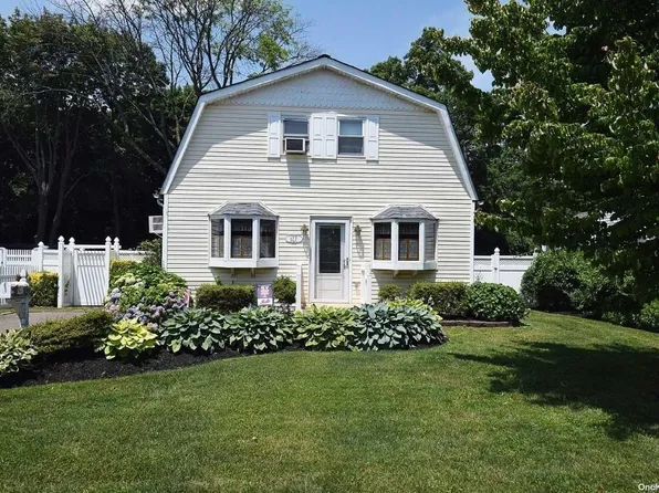 127 17th Street, West Babylon, NY 11704