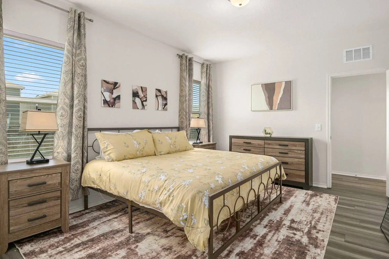 3 bed, 2.0 bath, 1399 sqft, $3,881 — Photo 4