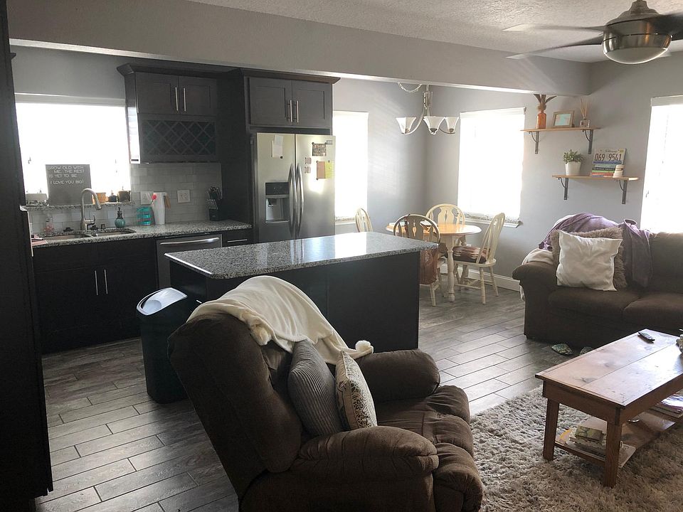 1st image of 4071 Edgewater Dr APT 3