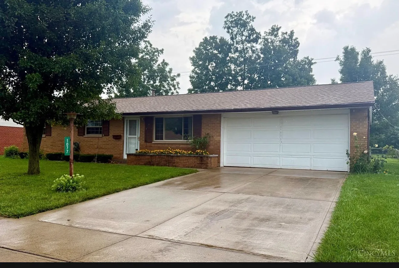 3 bed, 1293 sqft, $1,999 — Photo 2