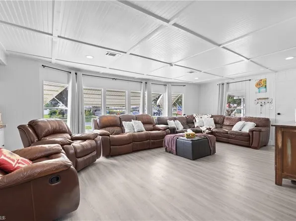 23 Derhenson DR, NAPLES, FL 34114