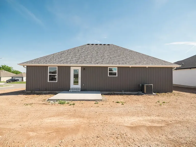 1371 E Macon St — Photo 25