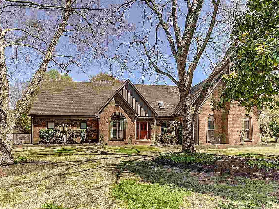 1st image of 884 Hickory Oaks Cir