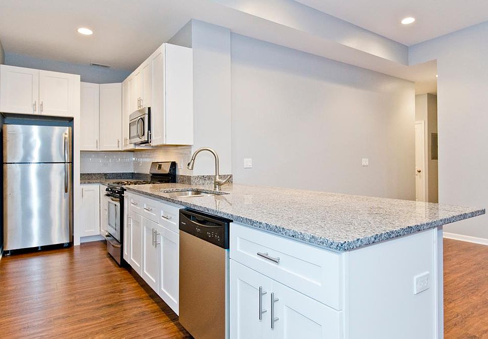 1st image of 1057 W Grand Ave #Three_n