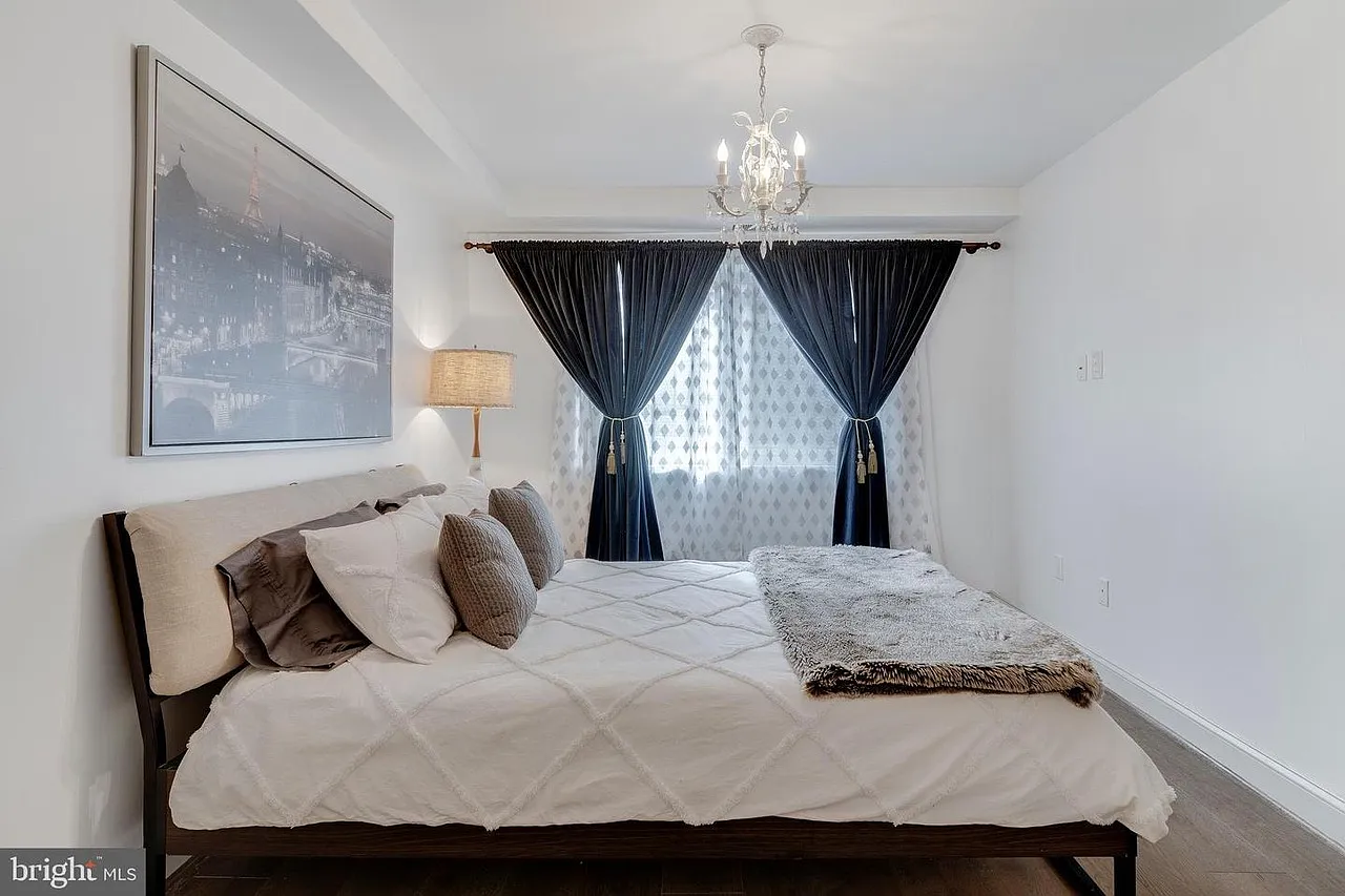 2 bed, 911 sqft, $3,000 — Photo 4