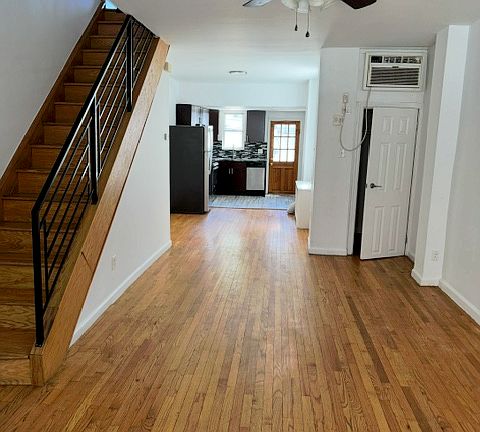 3rd image of 1032 Cantrell St
