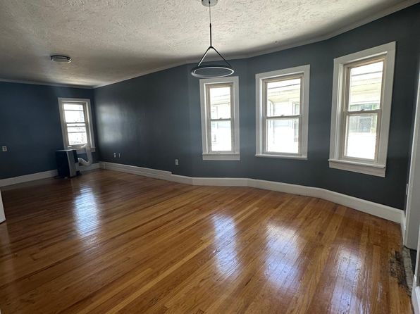 134 Elm St #136
