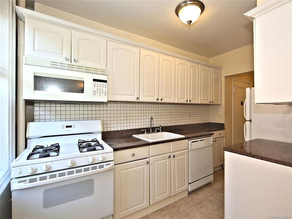 1st image of 115D Larchmont Acre W #5D