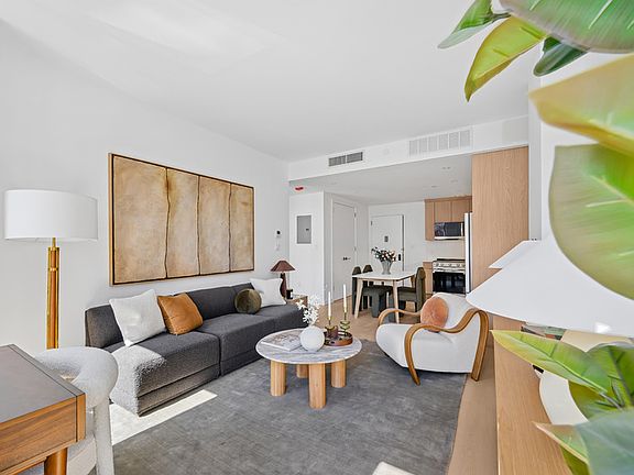 5th image of 645 Park Pl #2E
