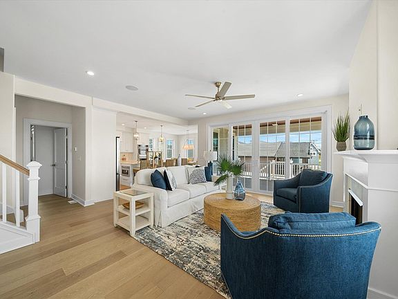 4th image of 1806 Bay Ave