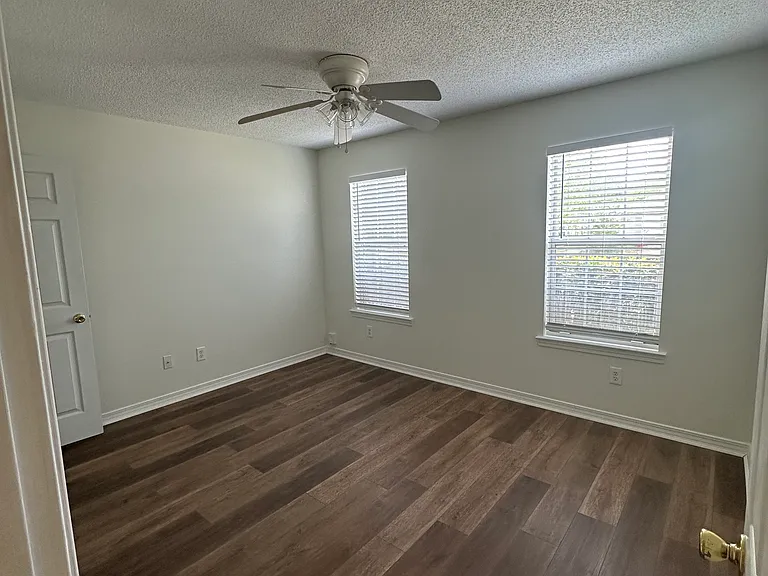 405 Belle Chase Ct S — Photo 6