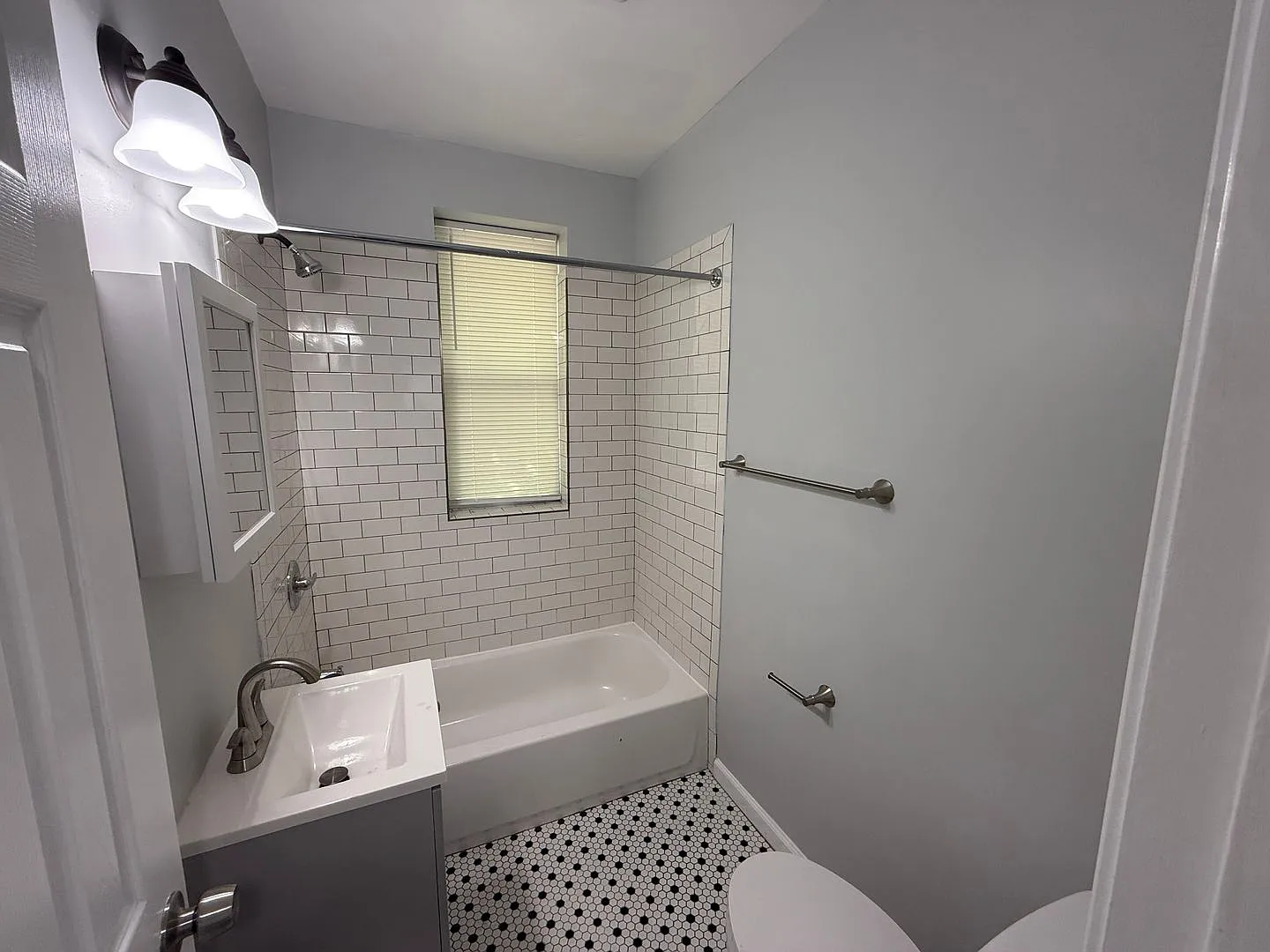 1612 E St NE (Strasbourger) — Photo 4