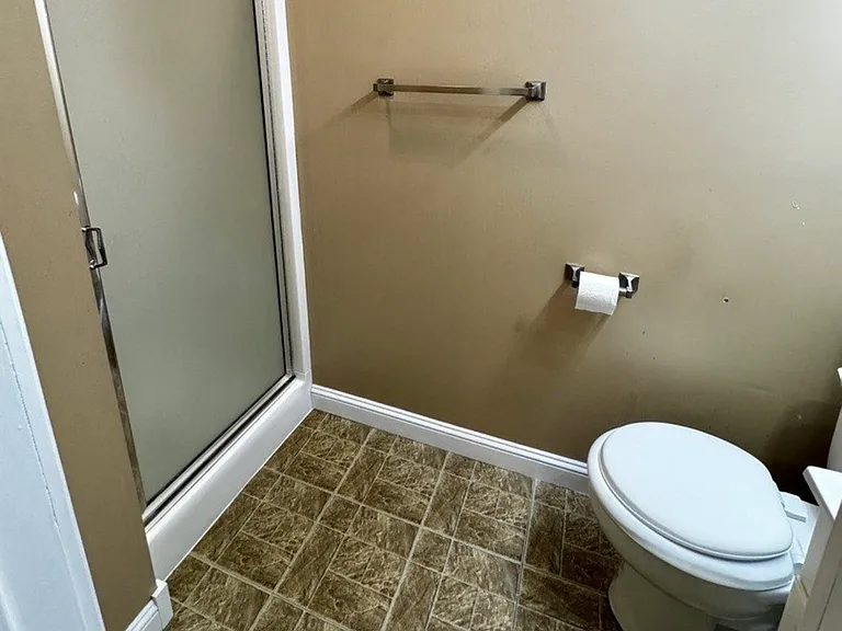 309 E Oak St — Photo 7