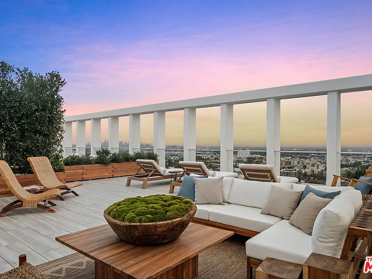 7135 Hollywood Blvd #W — Photo 8