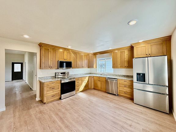5th image of 307 N 5th St