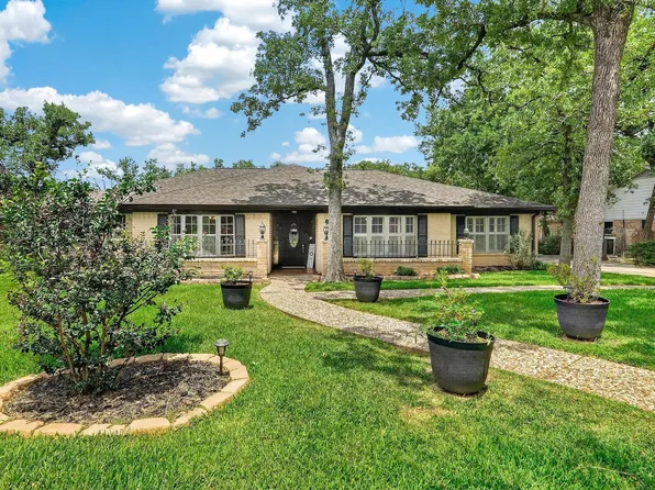 1022 Rose Cir, College Station, TX 77840