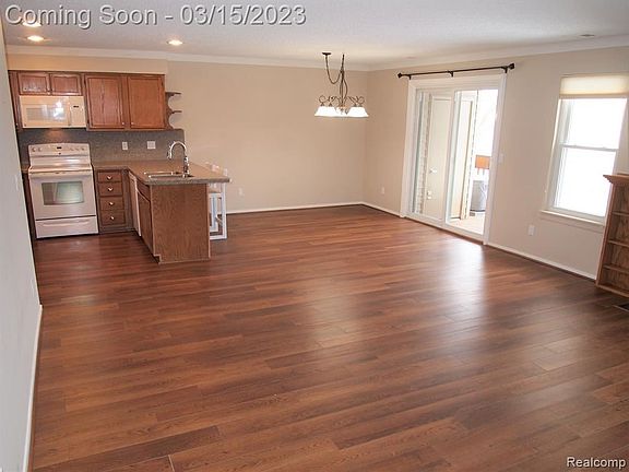 4th image of 4902 Harbor Point Dr