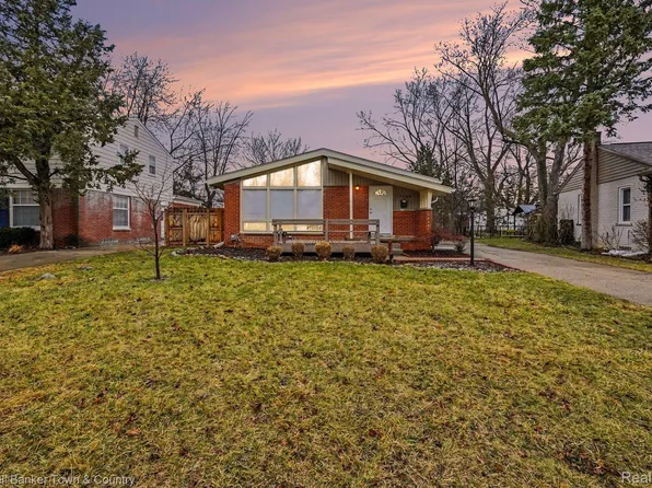 17360 Redwood Ave, Southfield, MI 48076