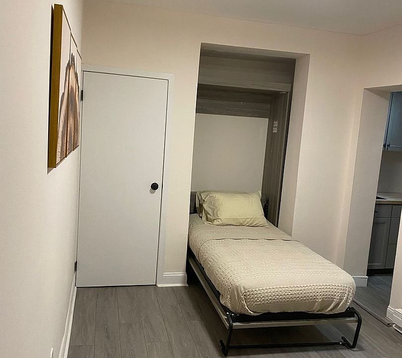 1st image of 1017 Pine St APT 1R