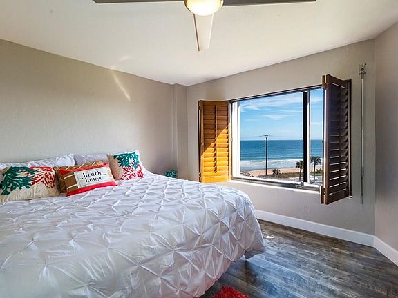 Master Bedroom Over Looking The Ocean