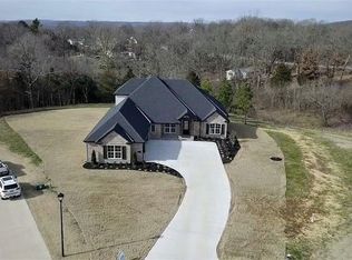 1165 Trail Bluff Dr, Fayetteville, AR 72703