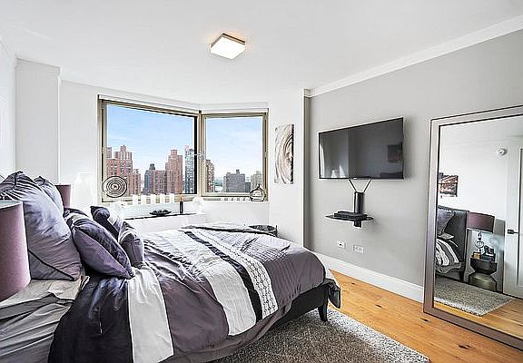 4th image of 201 E 86th St APT 22G