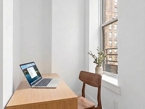 4th image of 248 W 35th St #1602