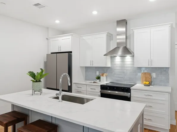 267 Old Colony #311, Boston, MA 02127