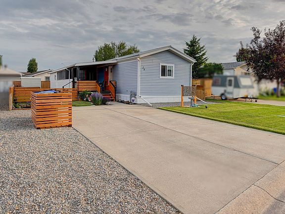 3rd image of 25 Westover Cres W