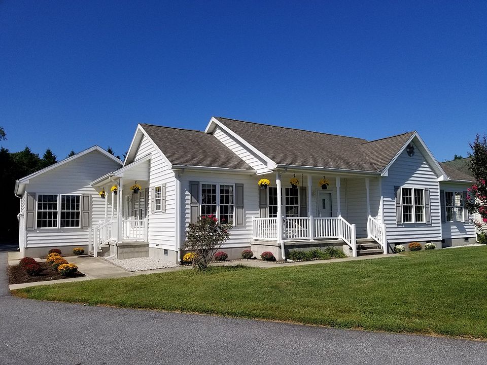 Front view of the house. 