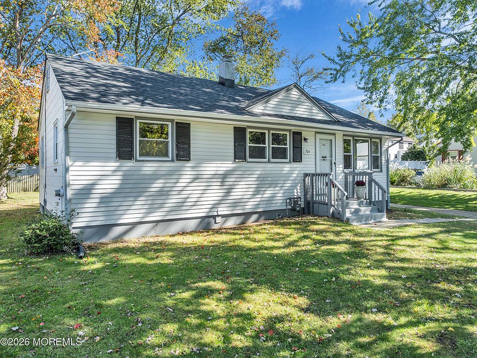 1st image of 706 E Lawn Drive
