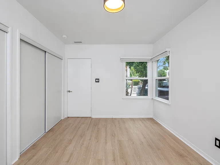340 Avenue F — Photo 28
