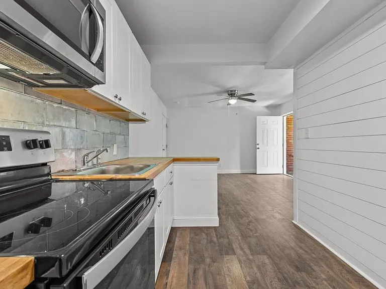 2421 Bolton St #F — Photo 11