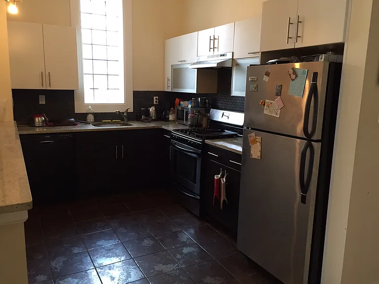 205 Gates Ave #3 — Photo 9