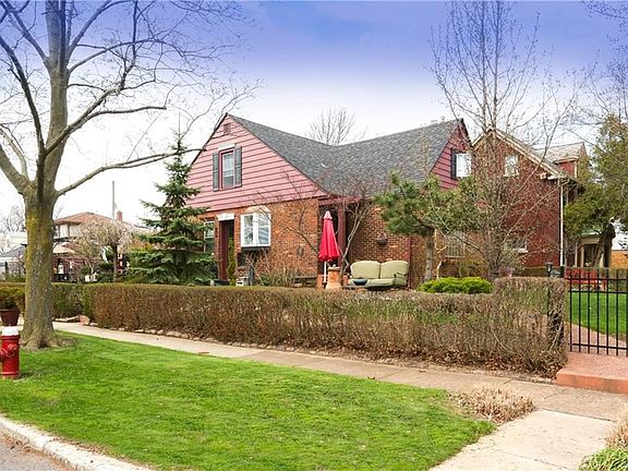 2nd image of 1580 Colvin Blvd