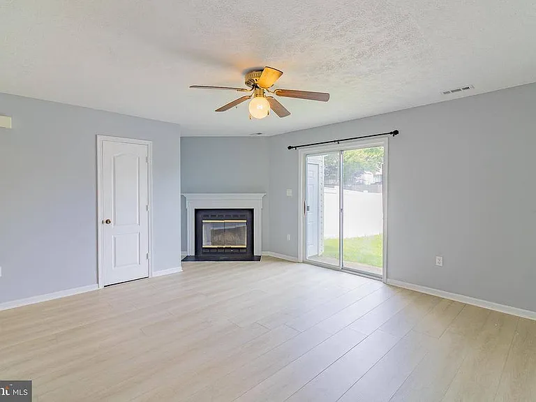 45292 Rumsford Ln — Photo 3