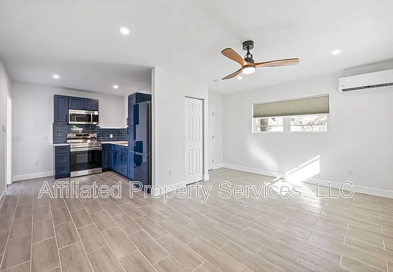 3012 Broadway #205 — Photo 8