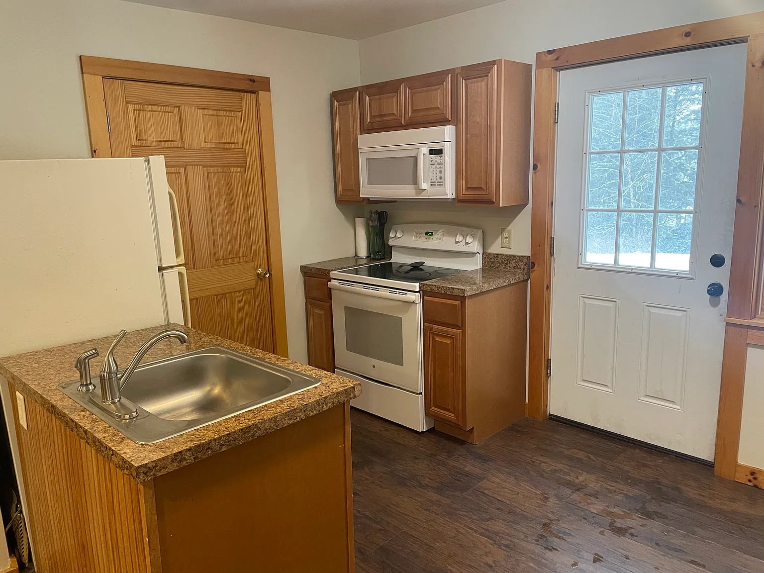 2 bed, 1.5 bath, 800 sqft, $2,000 — Photo 2