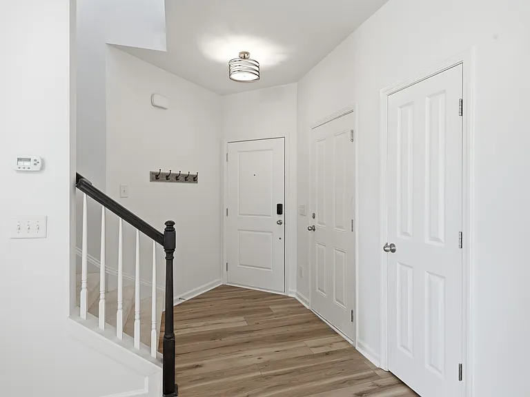5003 Hemlock Ct — Photo 4
