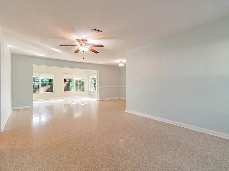 677 Oakwood Dr — Photo 15