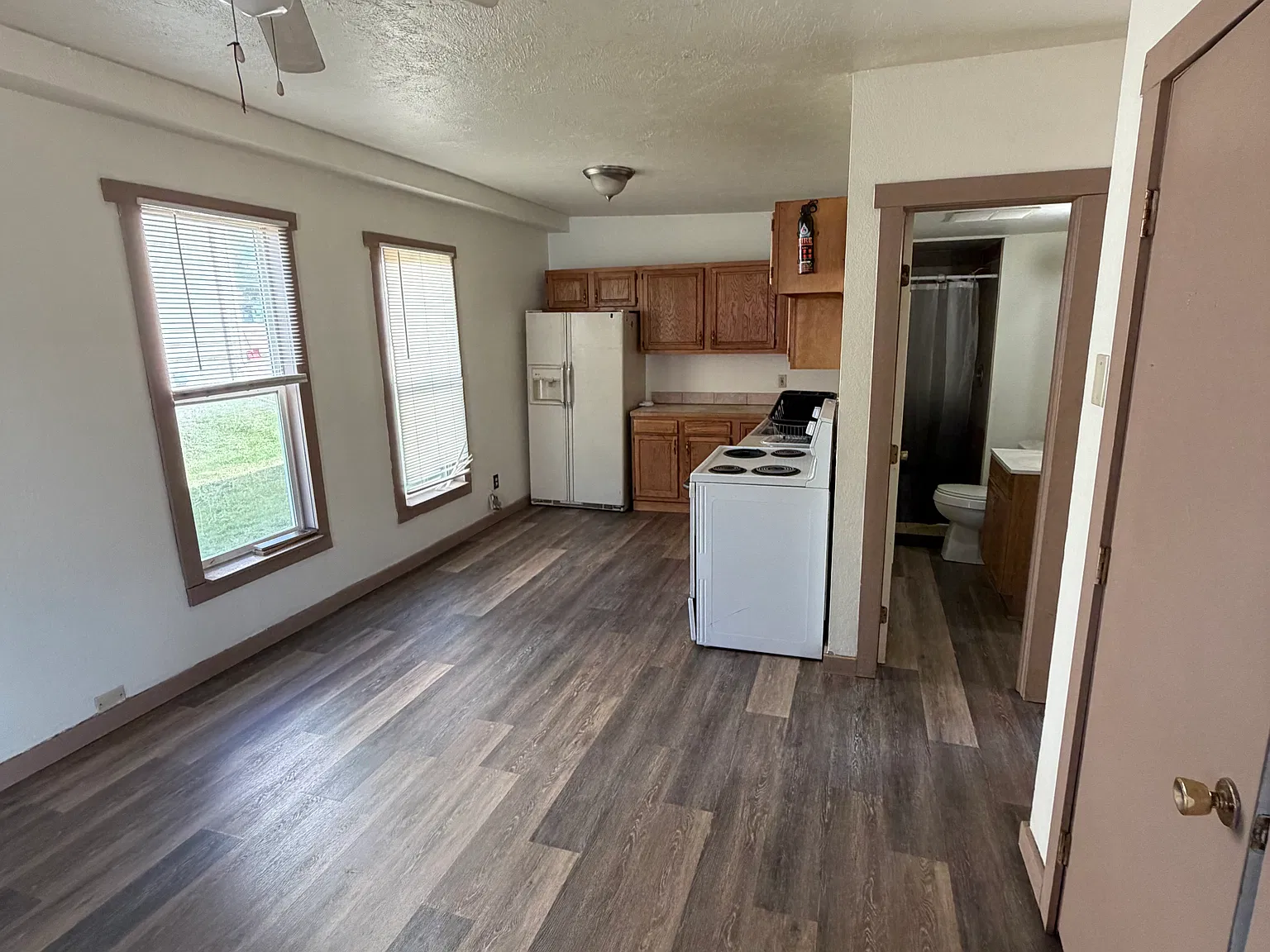 2 bed, $1,100 — Photo 2