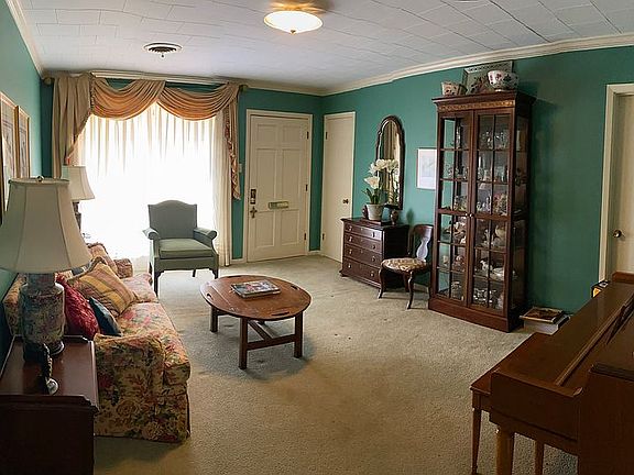 3rd image of 614 Parkway Dr