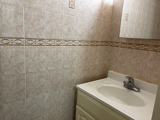 Rented by 18 REALTY | media 6
