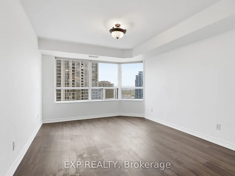 25 Kingsbridge Garden Cir #2120 — Photo 24