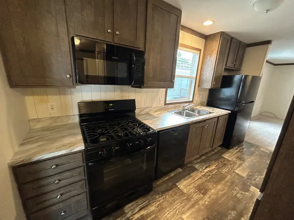 175 Birch Ave, Highland, MI