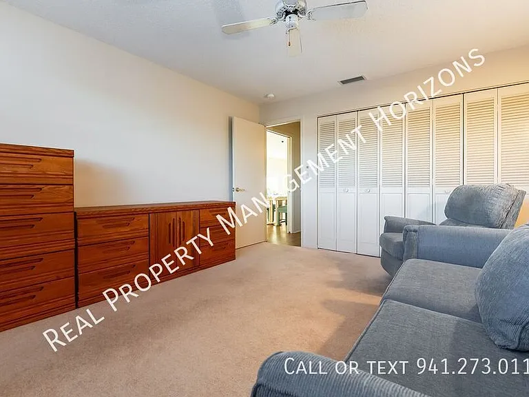 4813 Independence Dr — Photo 12