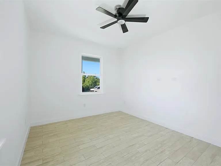 8 Bank Ct — Photo 14