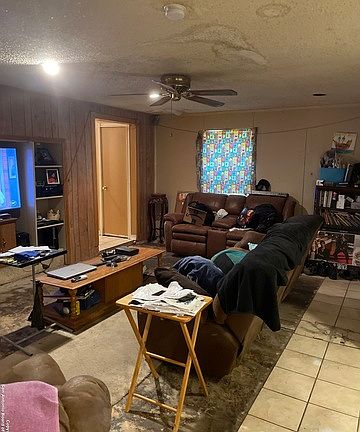 4th image of 327 Meadowood Ln