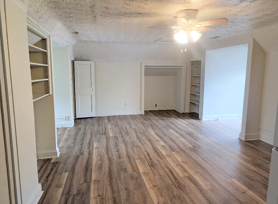 72 E Blake Ave — Photo 1